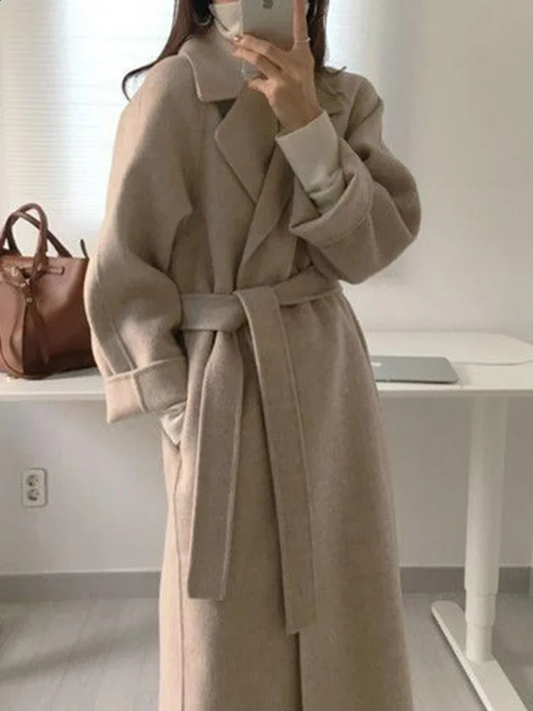 Korean Style Winter Long Wool Jacket for Women Solid Color Coat Batwing Warm Loose Woolen Overcoat Mujer Wear Belt Jacket 240830