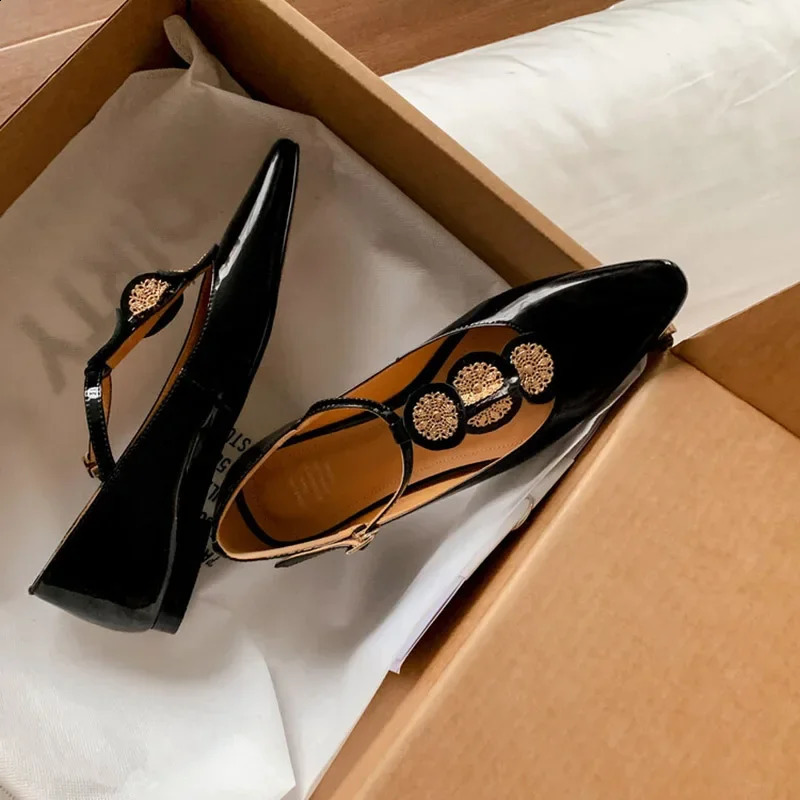 2024 T-strap mary janes shoes Women Retro party low heels elegant flats genuine leather gold black 240902