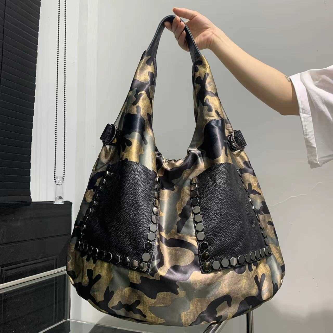 women's camouflage tote bag, large capacity commuting trend, one shoulder carrying bag designer handbags
