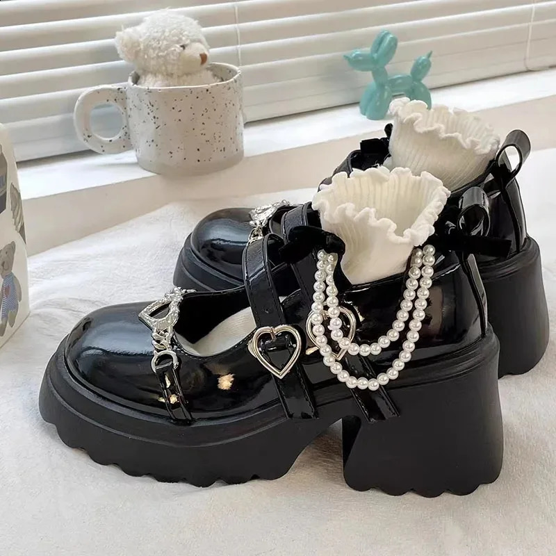 Sweet Heart-Shaped Buckle Lolita Shoes Women Patent Leather Platform Mary Janes Woman Metal Decoration Chunky Heels Pumps 240902