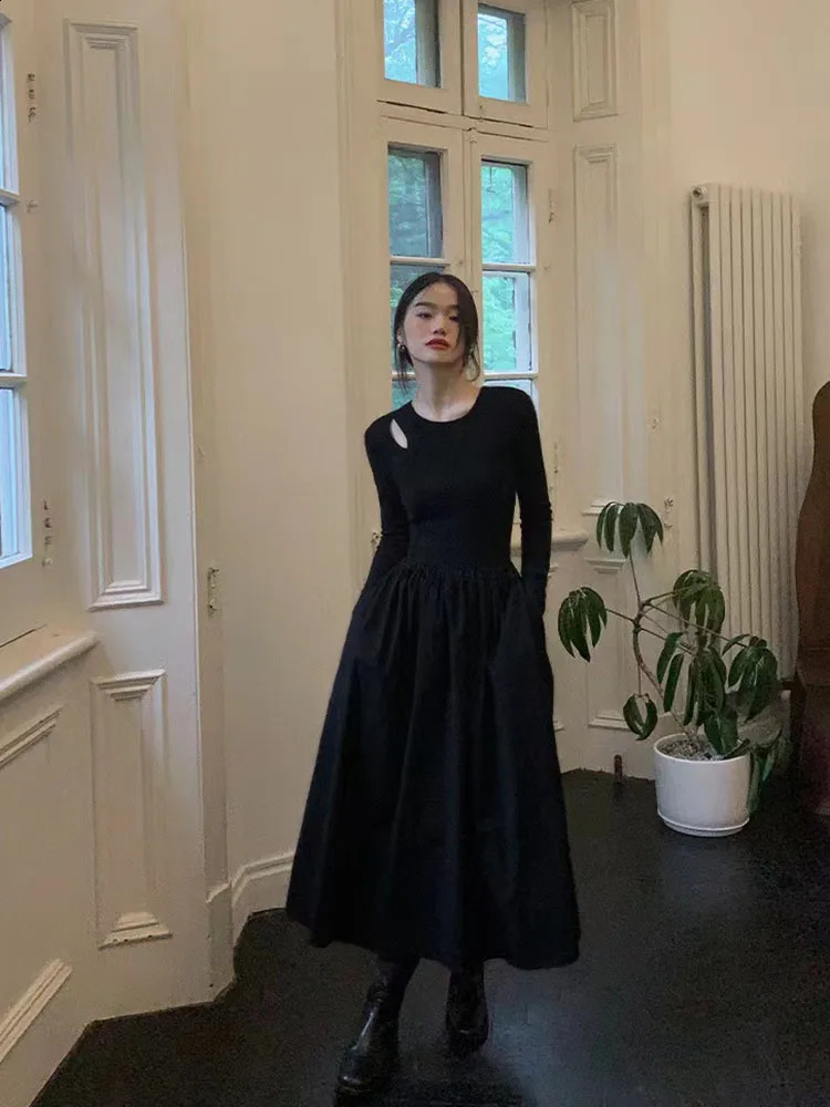 Retro hollow black dress womens autumn elegant Hepburn style O-neck Midi dress Y2K Harajuku Korean style patchwork one line dress 240902