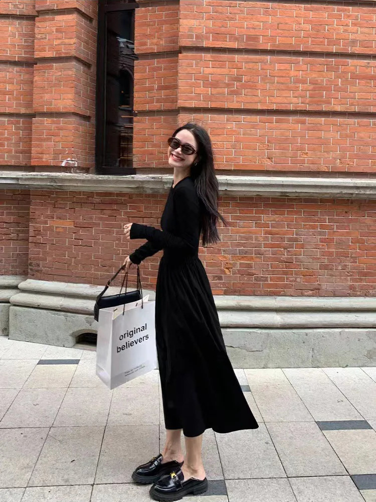 Retro hollow black dress womens autumn elegant Hepburn style O-neck Midi dress Y2K Harajuku Korean style patchwork one line dress 240902