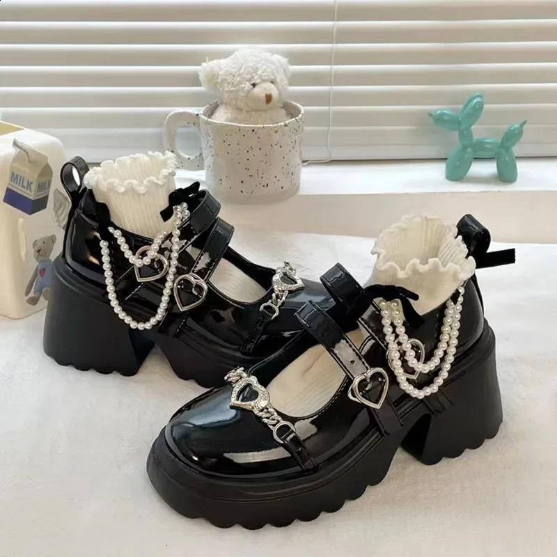 Sweet Heart-Shaped Buckle Lolita Shoes Women Patent Leather Platform Mary Janes Woman Metal Decoration Chunky Heels Pumps 240902