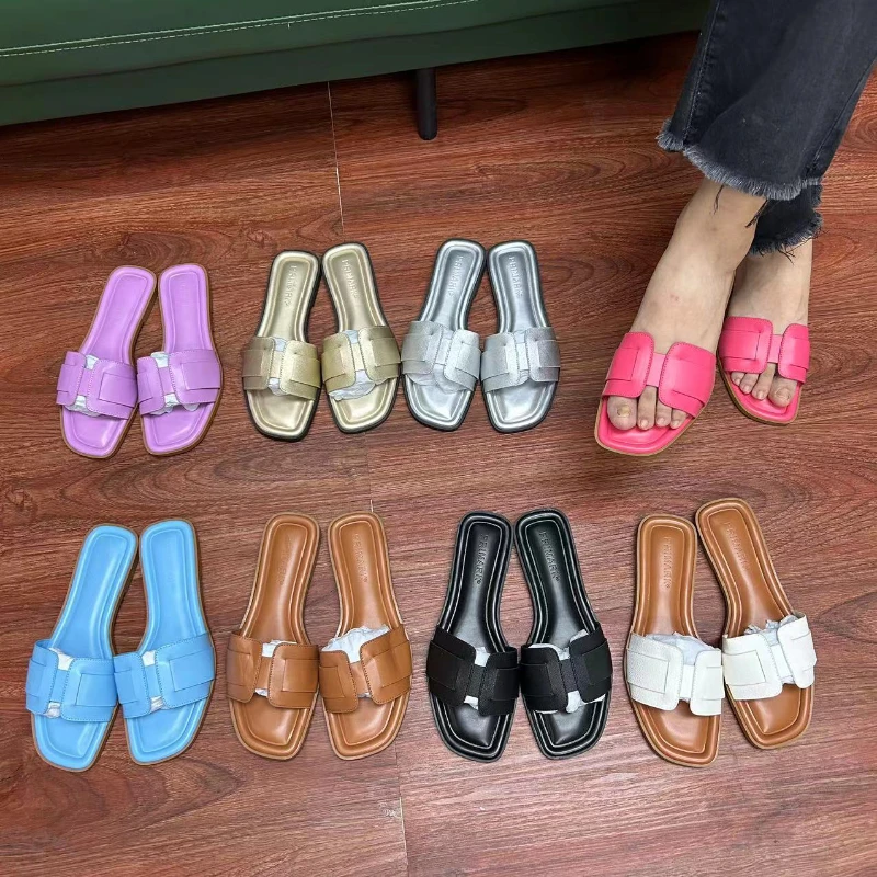 Women's Slippers Flat Heels Transparent PVC Flip-flops 2024 Trendy Design Rivet Summer Shoes for Female Outside Ladies Slides