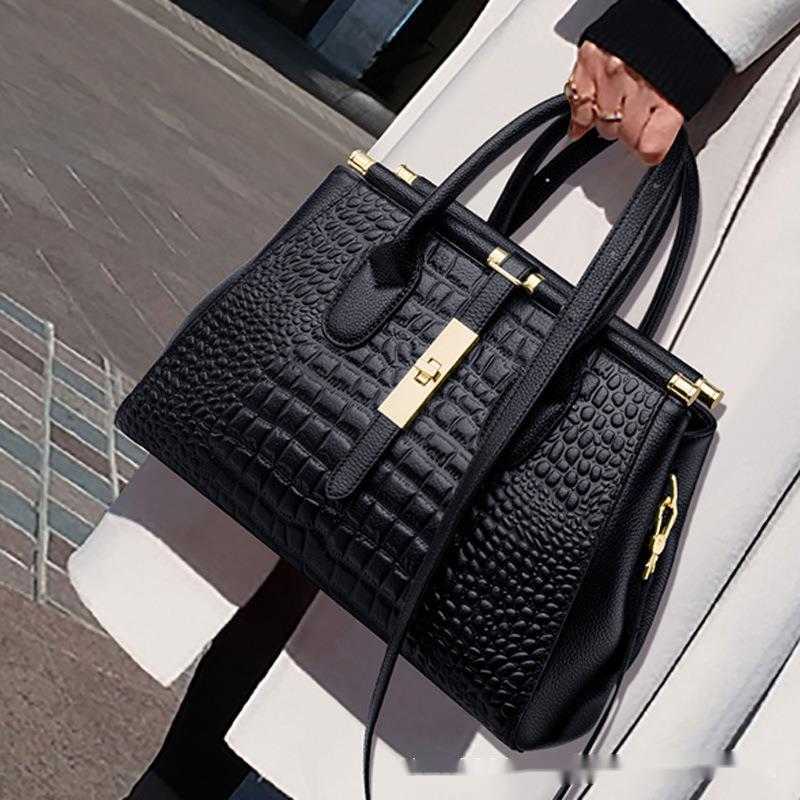 Versatile women's middle-aged mother tote bag 2023 new fashionable and atmospheric handbag 240915