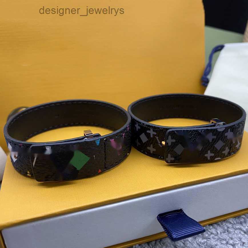 Designer Flower Bracelet For Men Opening Women Bangles Elegant Fashion Brand Brown Leather Bracelets With Letters Jewelry2023