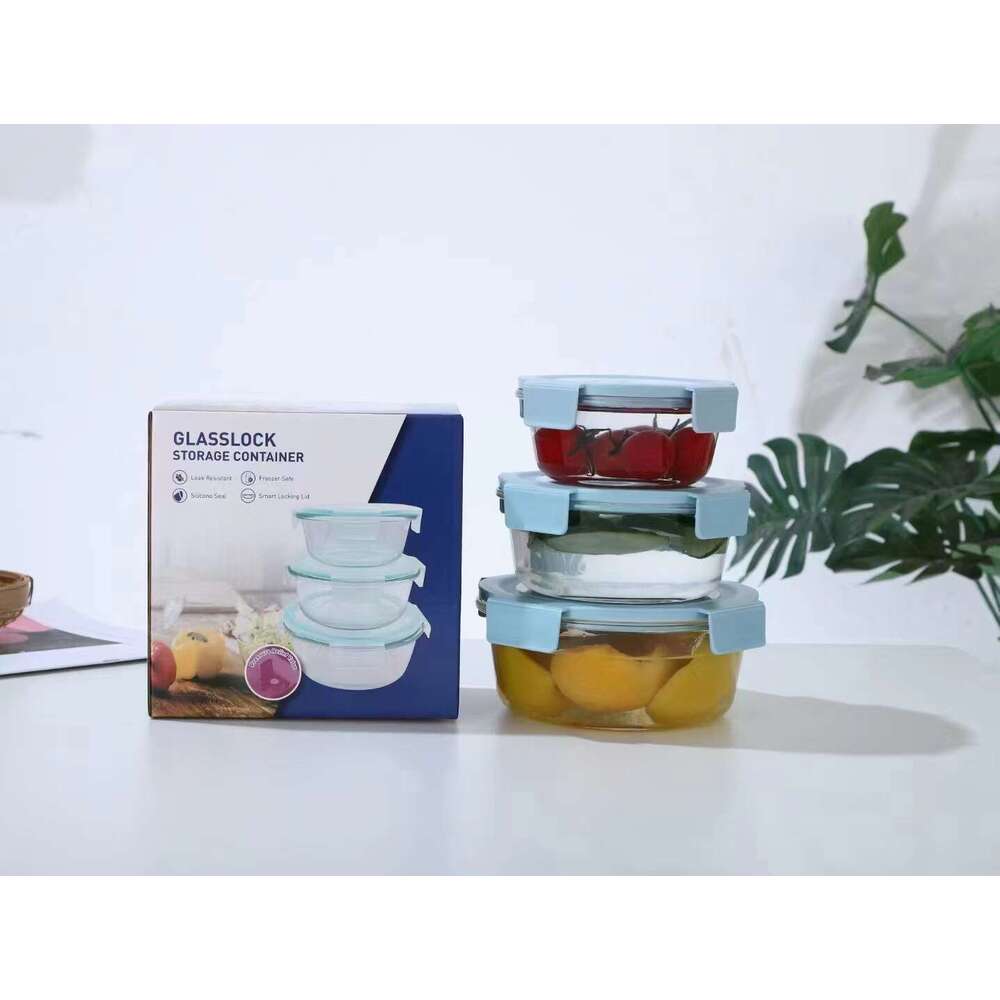 A set of glass lunch boxes that can be heated in microwave have dedicated paron lid for office workers. They come with food box and a fresh-keeping be