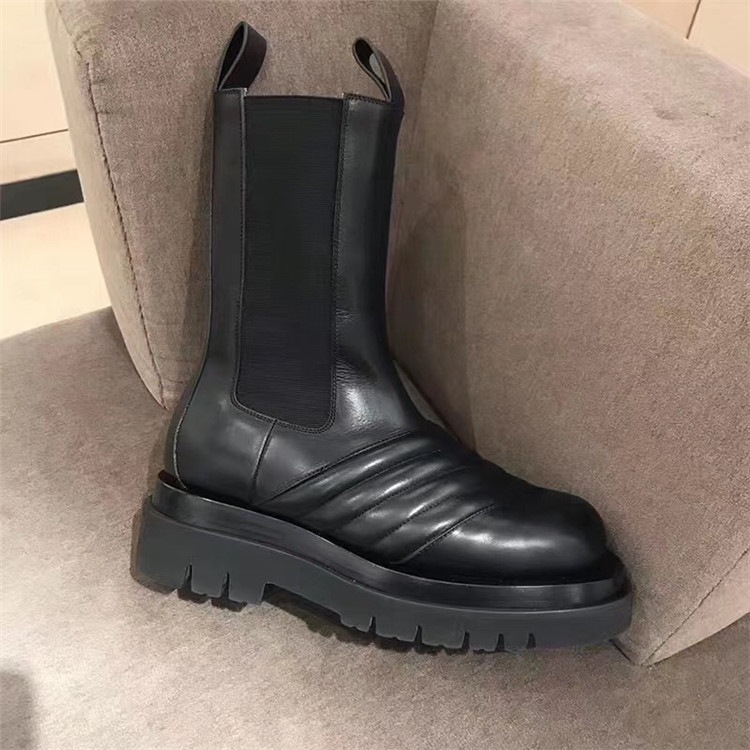 Corrugated Round New toe Thick bottom Boots for women brown black wave Leather Runway Shoes flat Motorcycle boots 8907