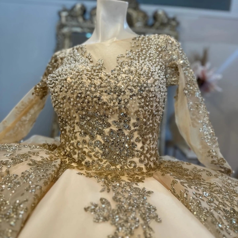 Champagne Shiny Quinceanera Dress Ball Gown Gold Lace Applique Beaded Pearls Tiered Long Sleeves Sweet 16 Vestido De 15 Anos