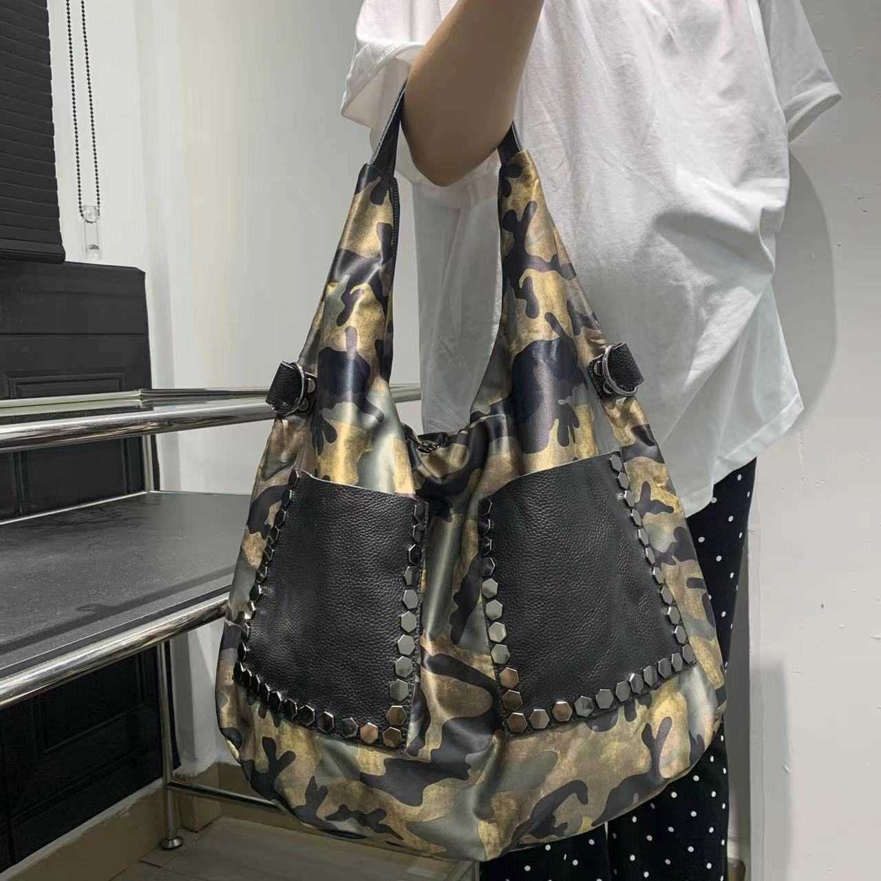 women's camouflage tote bag, large capacity commuting trend, one shoulder carrying bag designer handbags