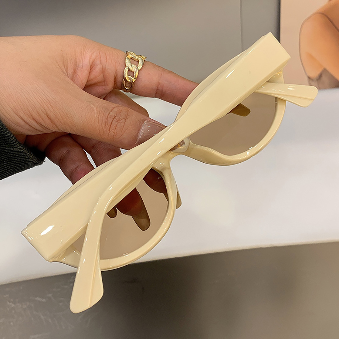 Fashion Vintage Oval Sunglasses Shades for Women Retro Full Frame Outdoor Travel Sweet Style Trendy Sun Glasses