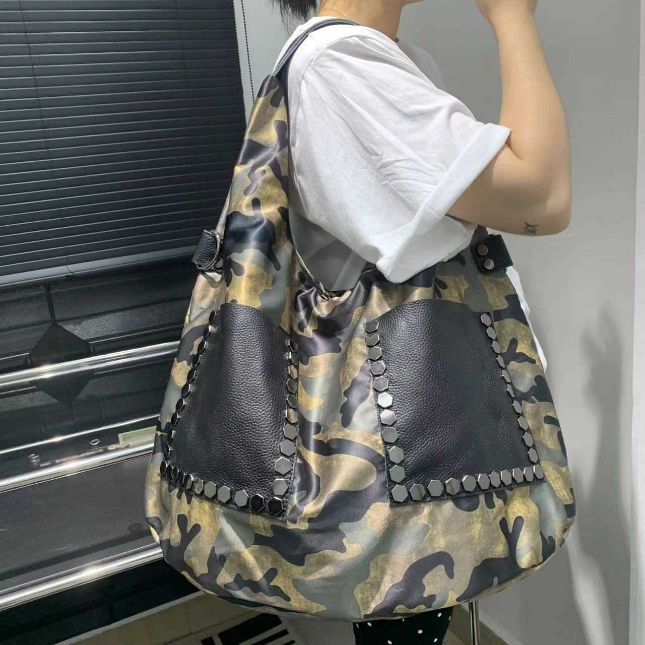 women's camouflage tote bag, large capacity commuting trend, one shoulder carrying bag designer handbags