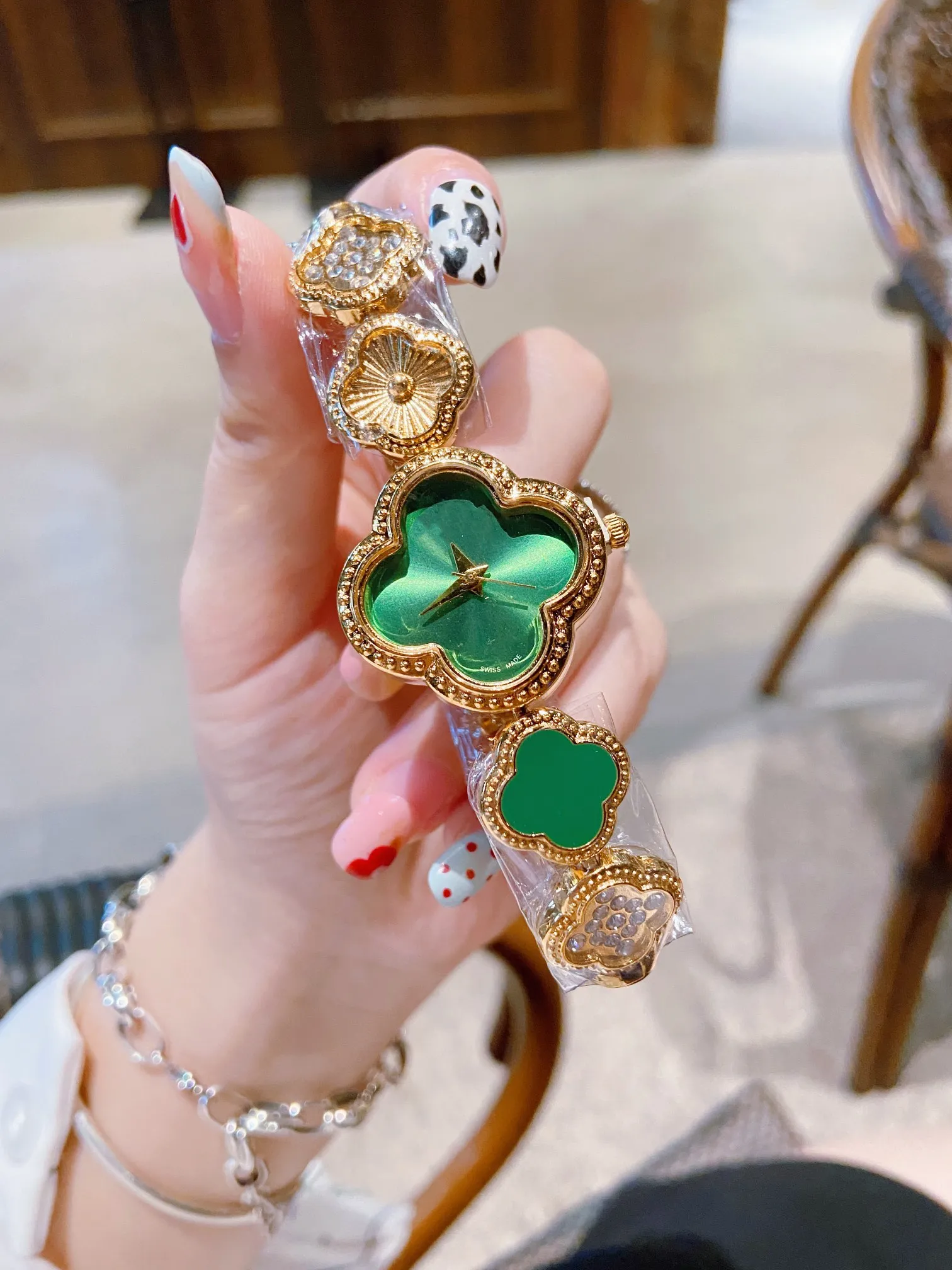 WristWatches for 2024 New Womens Watches Three stitches Quartz Watch Top Luxury Brand Steel Belt lady accessories Four-leaf clover shape Fashion