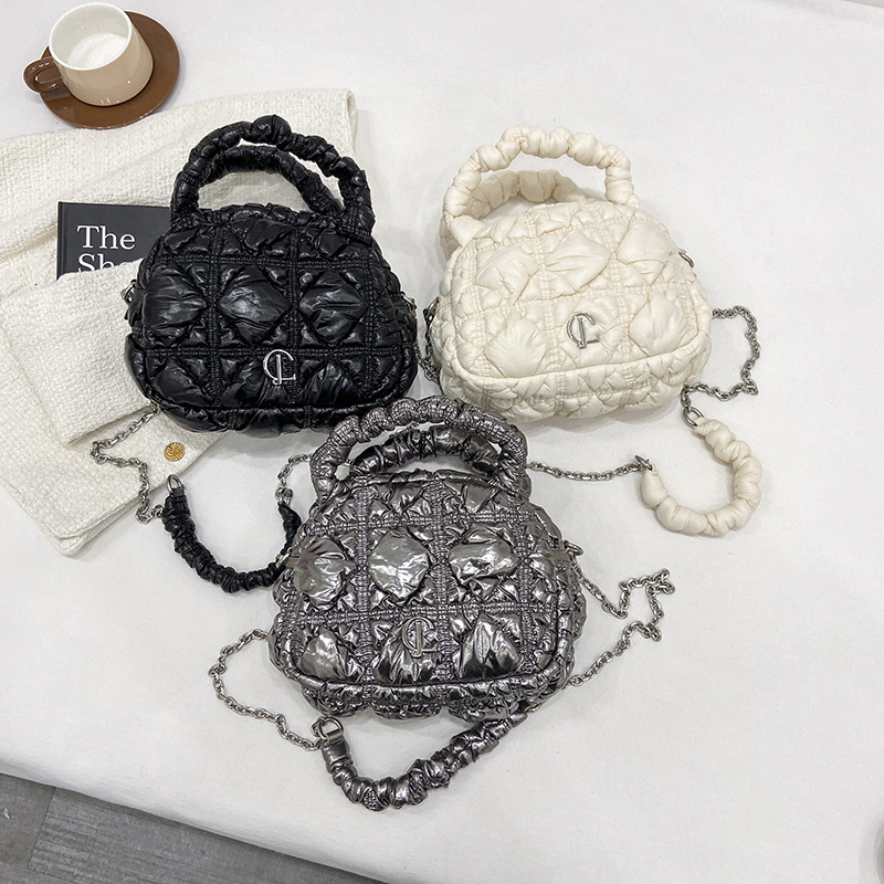 2024 Chain Crossbody Women's Exquisite Commuter Handbag Large Capacity Bowling Bag
