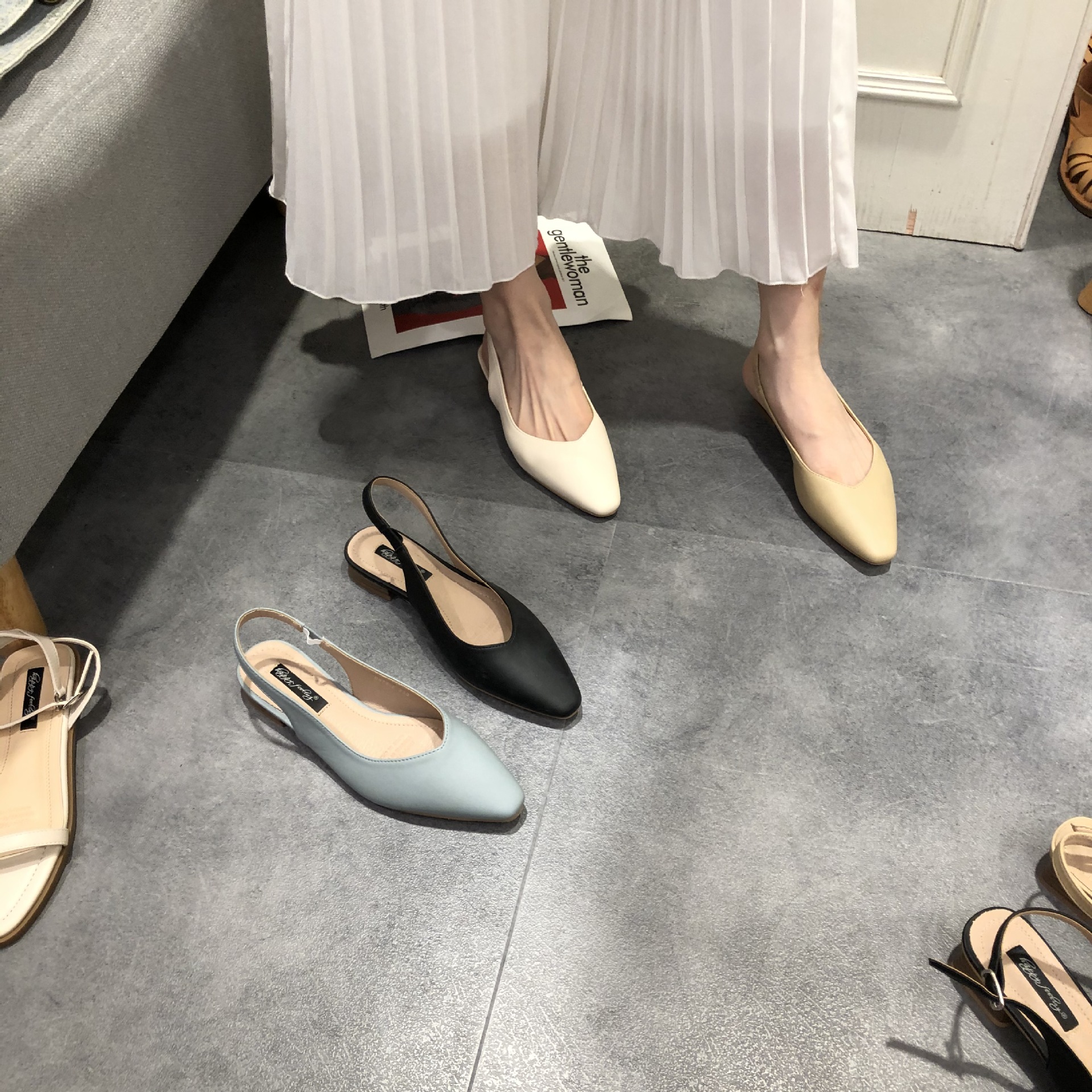 2025 new ladies elegant pointed toe sandals bacg leather band summer shoes soft bottom cutout gladiator sandalias mujer