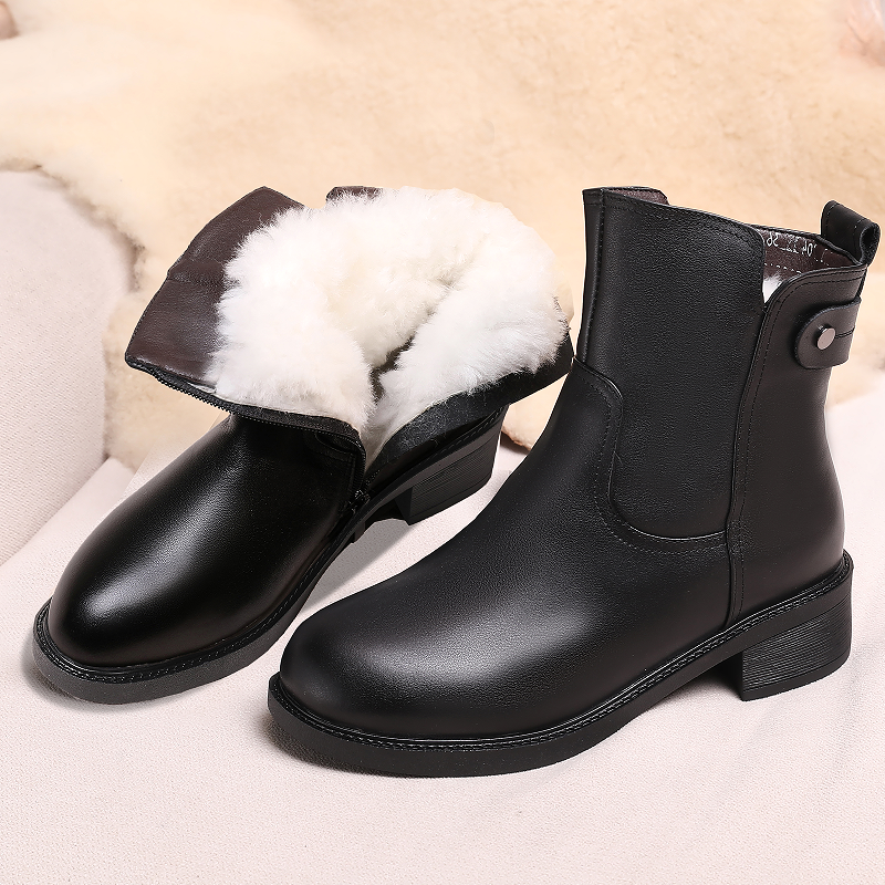 AIYUQI Women Winter Boots Anti Slip 2024 New Genuine Leather Women Short Boots Large Size Wool Women Motorcycle Boots