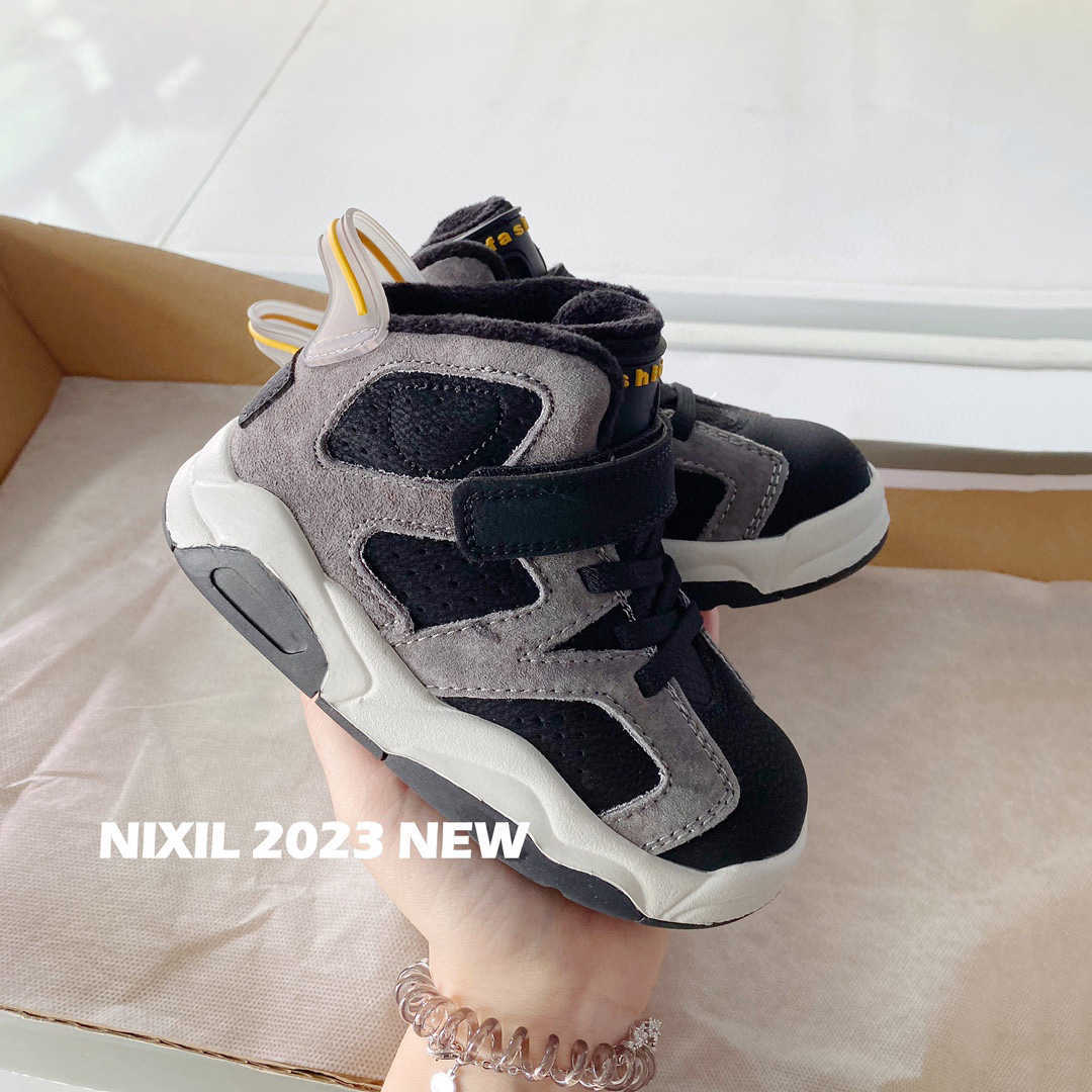Athletic Outdoor 2023 Winter New Korean Childrens Sports with Middle Top Velvet for Boys Basketball and Girls Casual Shoes C260130