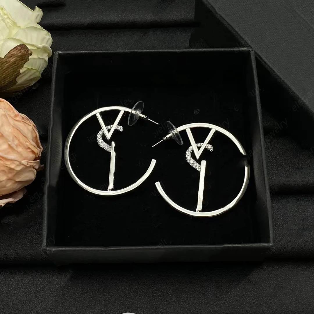 New Diamond Alphabet Hoop Huggie Earrings Women's Fashion delicate brand Designer Earrings Gift jewelry for wedding parties birthday gifts high quality with box
