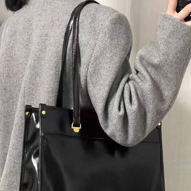 Womens Handbag Simple Elegant Fashionable Shoulder Bag Large Capacity Texture 240830