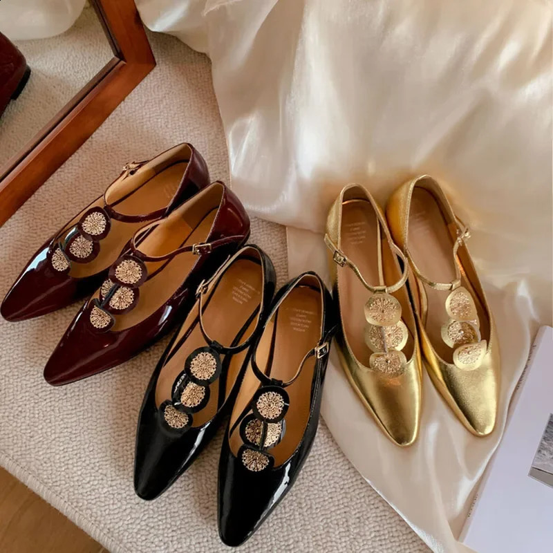 2024 T-strap mary janes shoes Women Retro party low heels elegant flats genuine leather gold black 240902