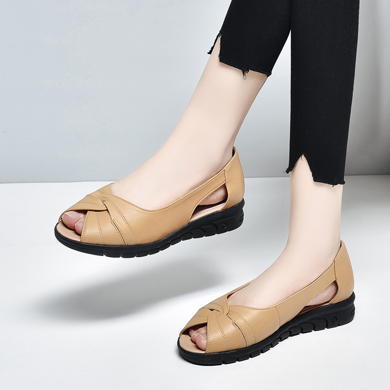 2025 NEW Flat New Summer Genuine Leather Mother Non slip Fish Mouth Large Size Casual Sandals Women eef
