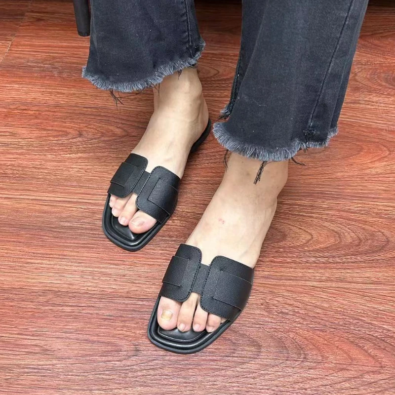 Women's Slippers Flat Heels Transparent PVC Flip-flops 2024 Trendy Design Rivet Summer Shoes for Female Outside Ladies Slides