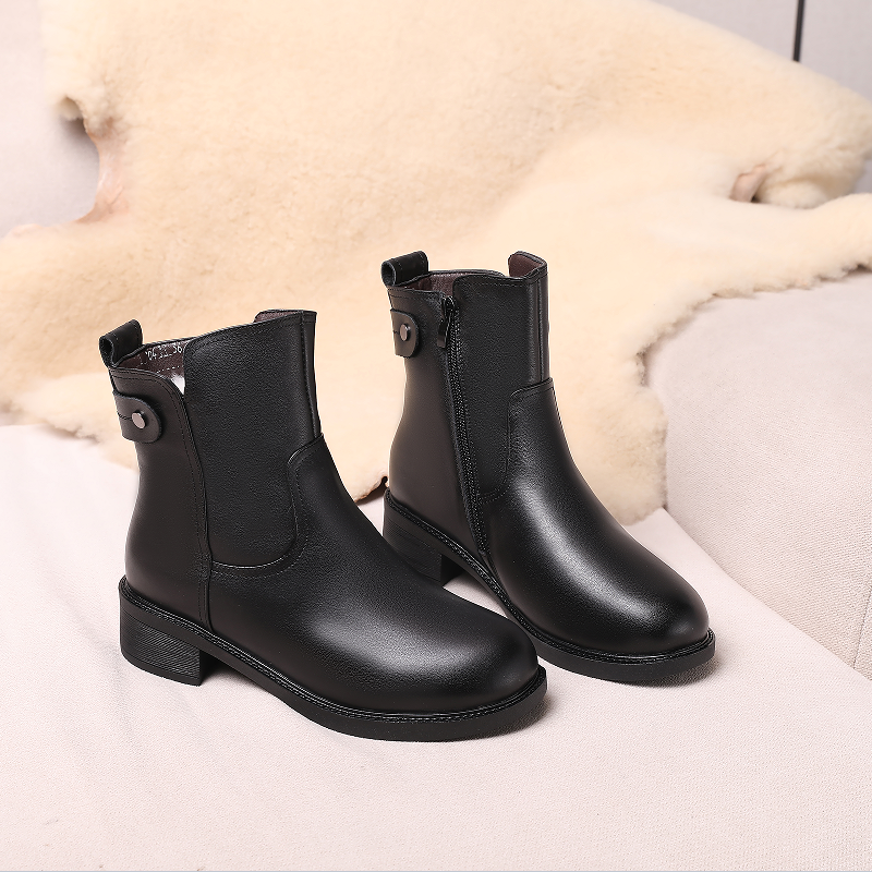 AIYUQI Women Winter Boots Anti Slip 2024 New Genuine Leather Women Short Boots Large Size Wool Women Motorcycle Boots