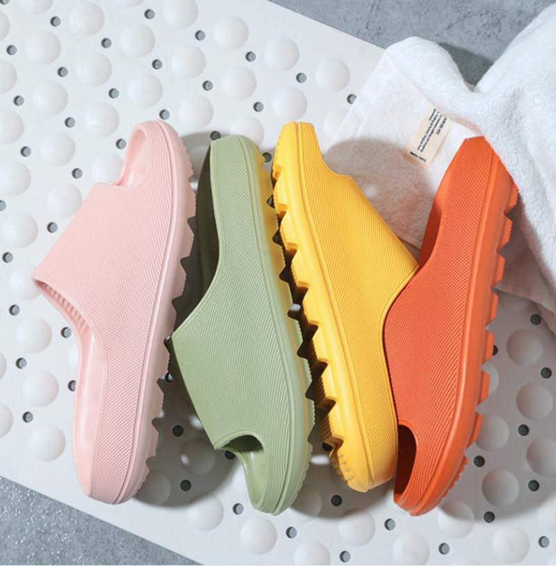2024 New Women Indoor Slippers Thick Sole Cut-out Summer Shoes Woman Men Bathroom Slides Soft EVA Lovers Home Platform Slipper