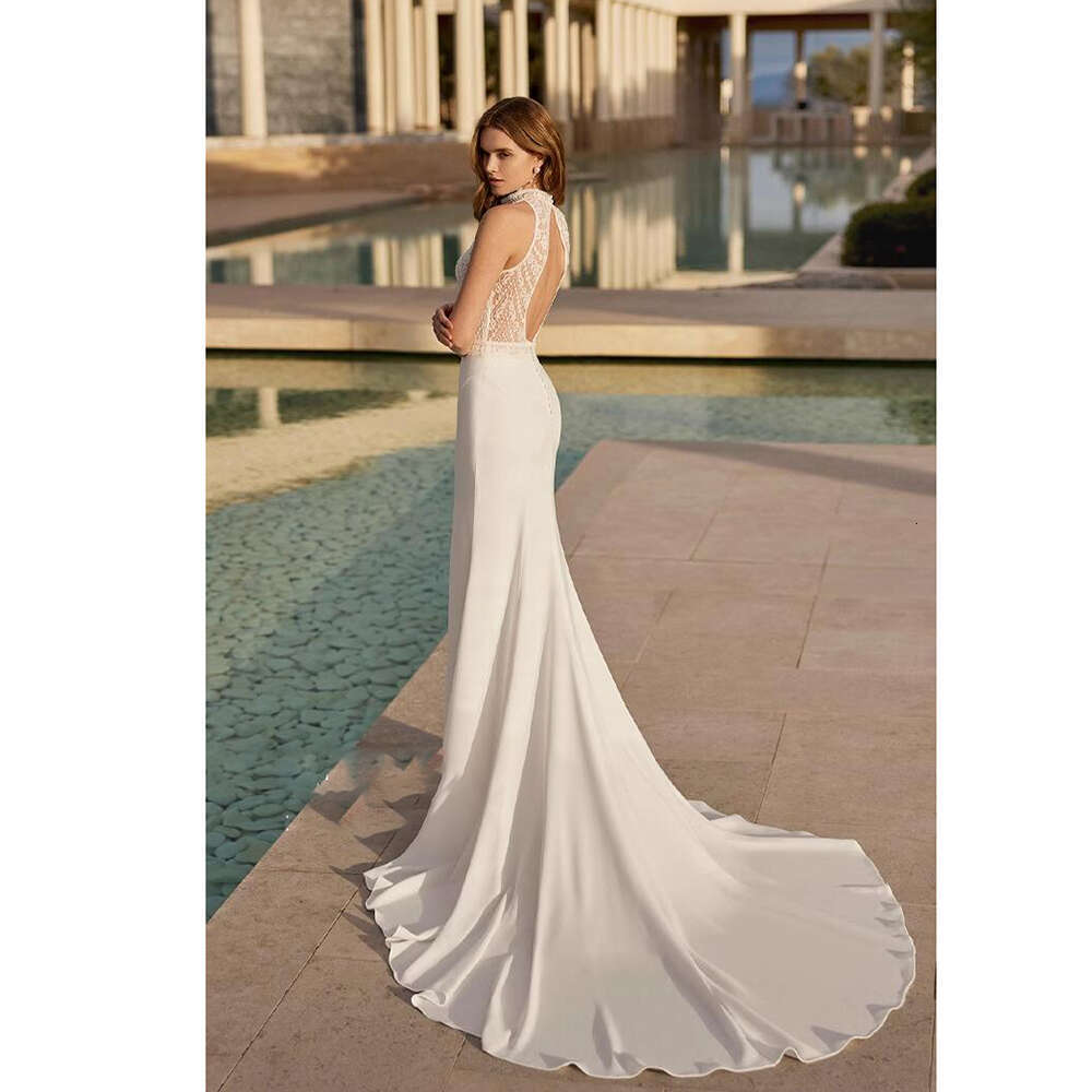 Elegant Women White Halter Sleeveless Backless Appliques Court Train Fashion and Custom Wedding Formal Dress