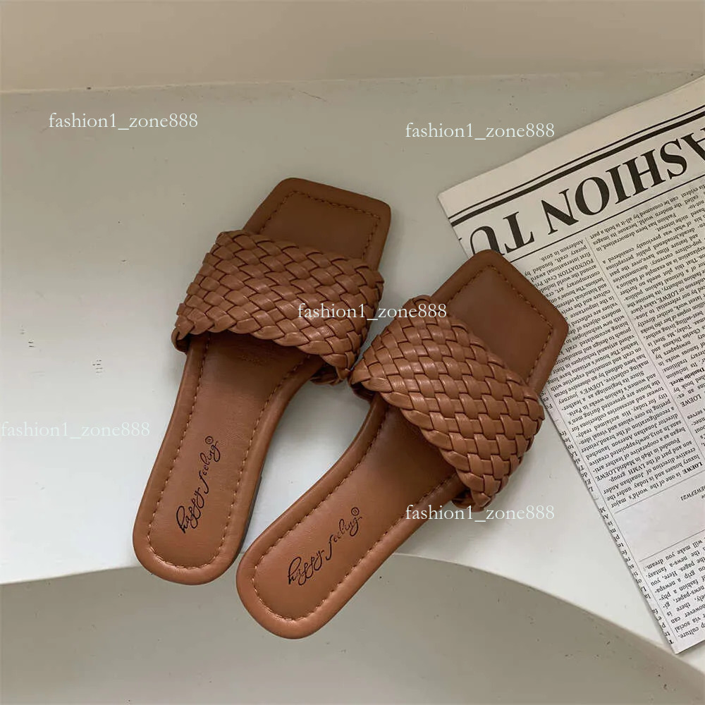 New Style designer sandals Transparent Slide Slippers Women designer shoes Fashion Summer Shoes Ladies Heeled Sandals Elegant slippers 41e