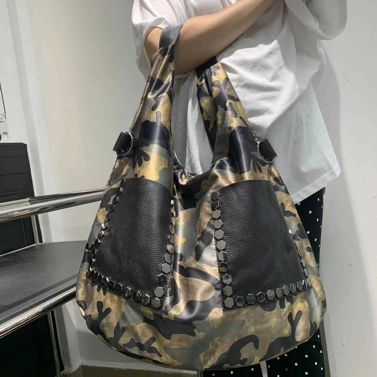 women's camouflage tote bag, large capacity commuting trend, one shoulder carrying bag designer handbags
