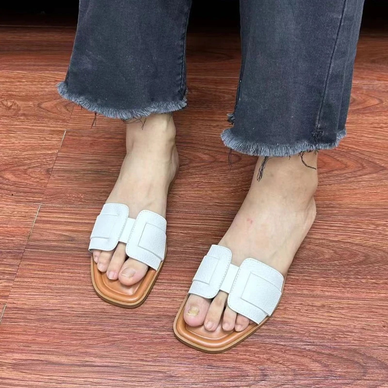 Women's Slippers Flat Heels Transparent PVC Flip-flops 2024 Trendy Design Rivet Summer Shoes for Female Outside Ladies Slides
