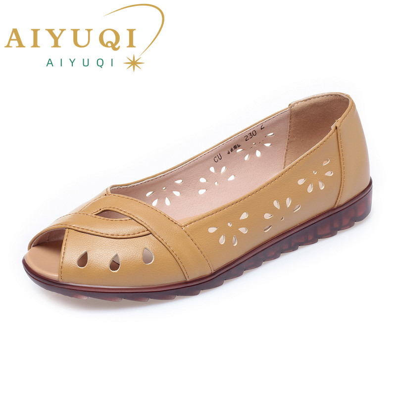 2025 NEW Flat New Summer Genuine Leather Mother Non slip Fish Mouth Large Size Casual Sandals Women eef
