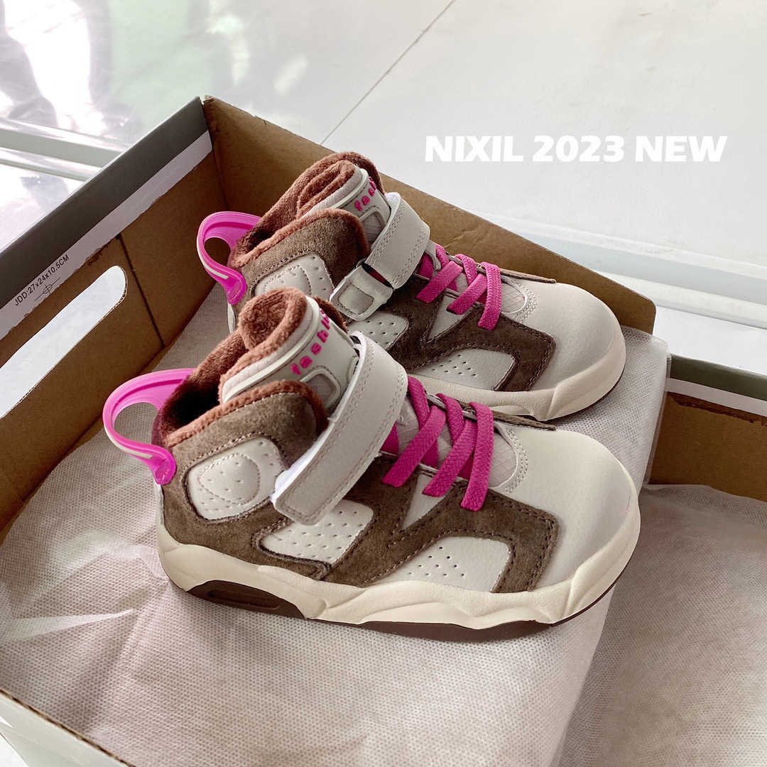 Athletic Outdoor 2023 Winter New Korean Childrens Sports with Middle Top Velvet for Boys Basketball and Girls Casual Shoes C260130