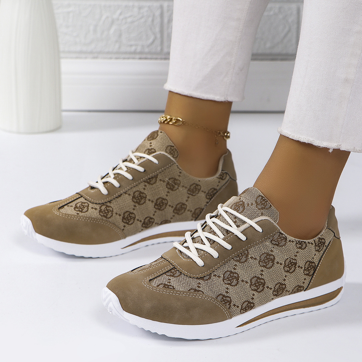 Summer Classic Cross Strap Designer Anti Slip Flat Athletic Shoes for Daily Leisure Outdoor Play Women's Casual Sneakers