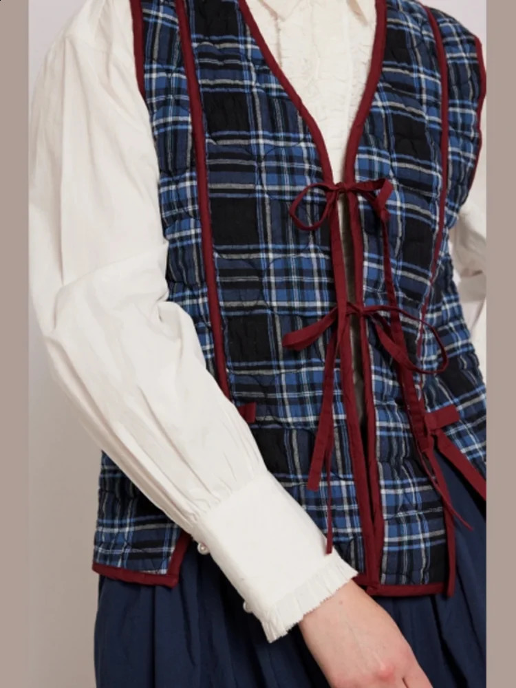 Chic Plaid Printed Deep Vneck Cotton Vest Women Vintage Sleeveless Lace Up Warm Waistcoat 2024 Fall High Street Vests 240903