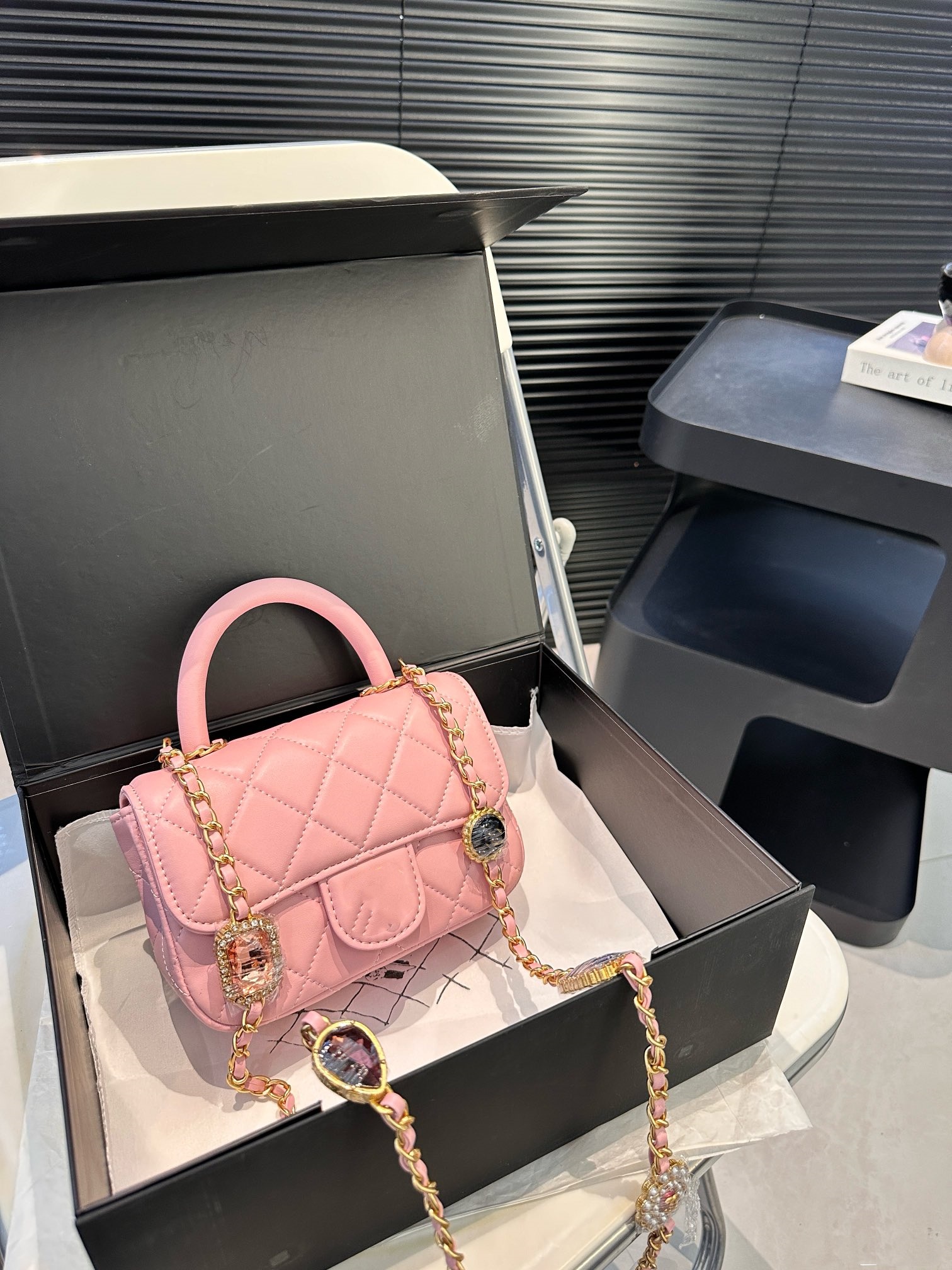 24a women designer fashionable shoulder bag luxurious gemstone pearl pendant leather diamond lattice crossbody bag classic hardware metal handle handbag18x13cm