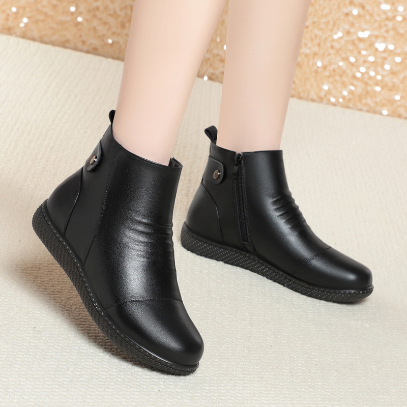 AIYUQI Snow Boots Women 2024 New Anti slip Genuine Leather Mother Boots Flat Large Size Wool Warm Women's Short Boots