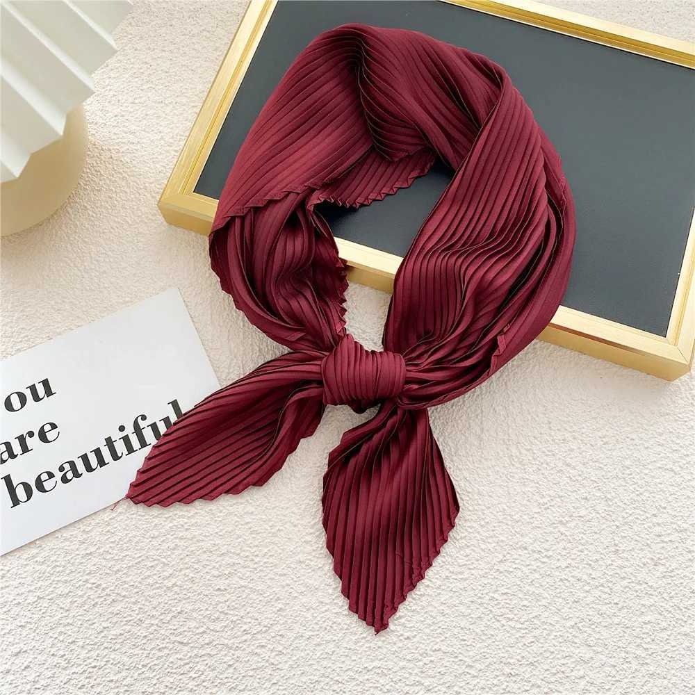 70cm Luxury Satin Neck Square Silk Scarf Packaging Folded Scarf Decorative Scarf Curled Scarf Bandana Handle X250319