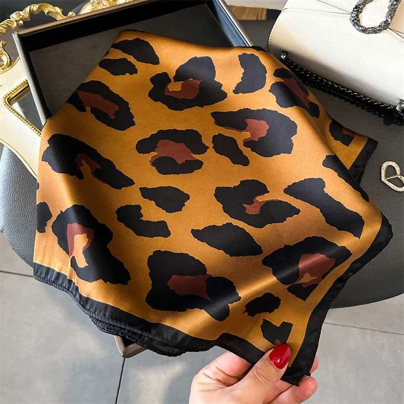 Silk Feeling Square Scarf Wen Leopard Print Neckerchief Hair Band Foard Bandana Scarf Tie Shawl Wraps Luxury 70CM Scarf X250319