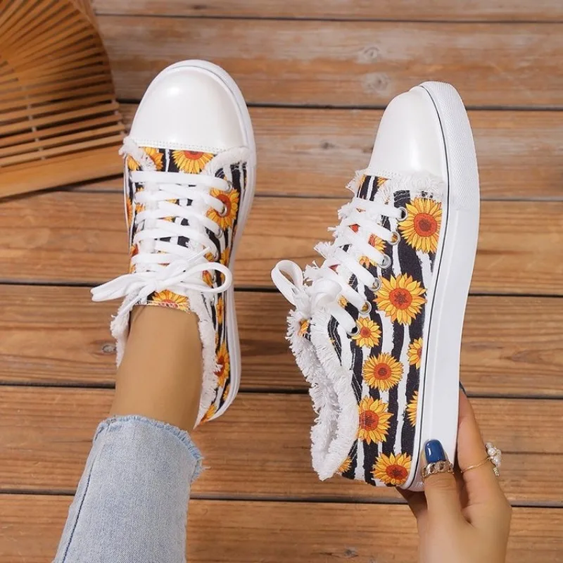 2025 NEW ral Skull Canvas Women Large Size Flat Sneakers Female Lace up Sports Casual Vulcanized Shoes Femme atos f