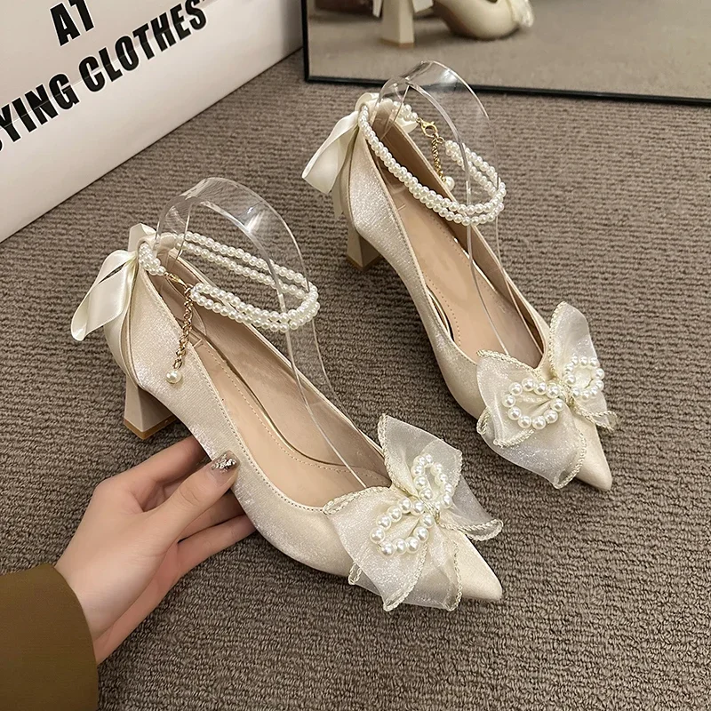 2025 NEW Belt Pearl Pointed Thick High Wedding Bow Toe Button Middle Heel Party Sandals atillas Mujer f