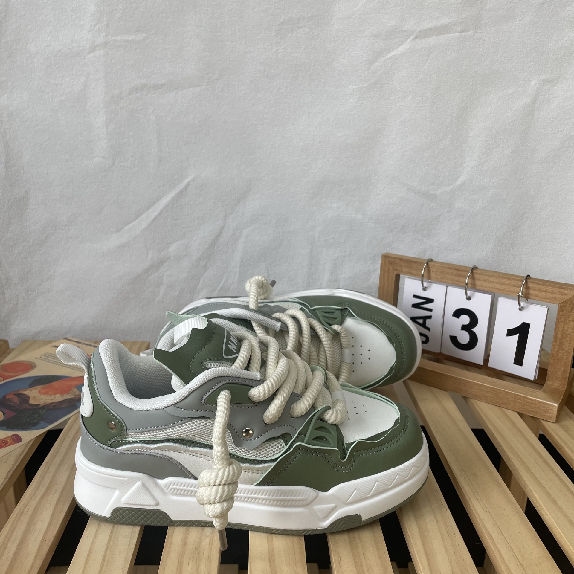 Men's and women's retro American autumn new original niche design thick soled casual board shoes