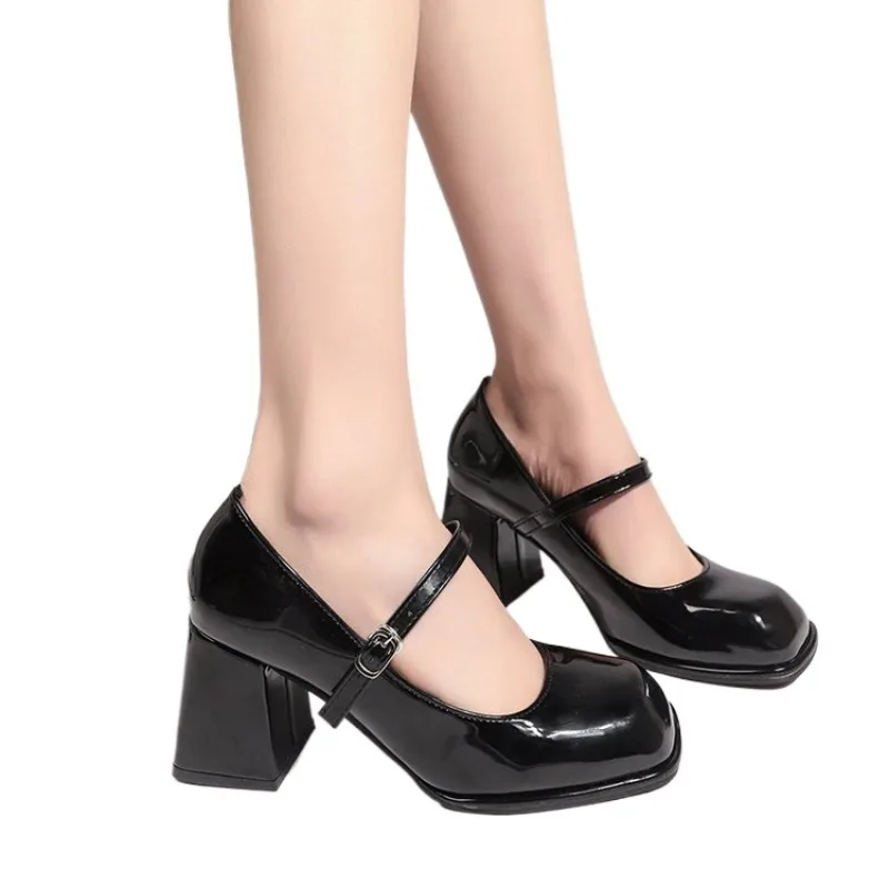 Buckle 2024 Design Pumps New Thick HIgh Heels for Lady Mary Jane Platform Waterprof JK Punk Shoes Footwear Square Heel 14e2 Platm