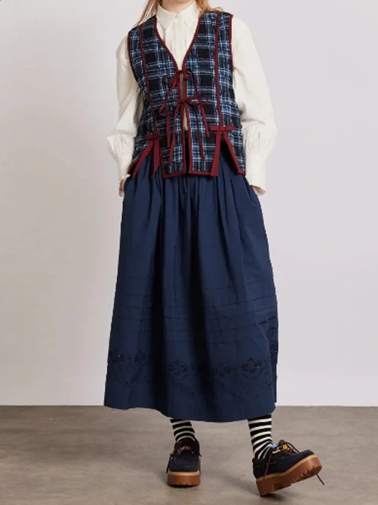 Chic Plaid Printed Deep Vneck Cotton Vest Women Vintage Sleeveless Lace Up Warm Waistcoat 2024 Fall High Street Vests 240903