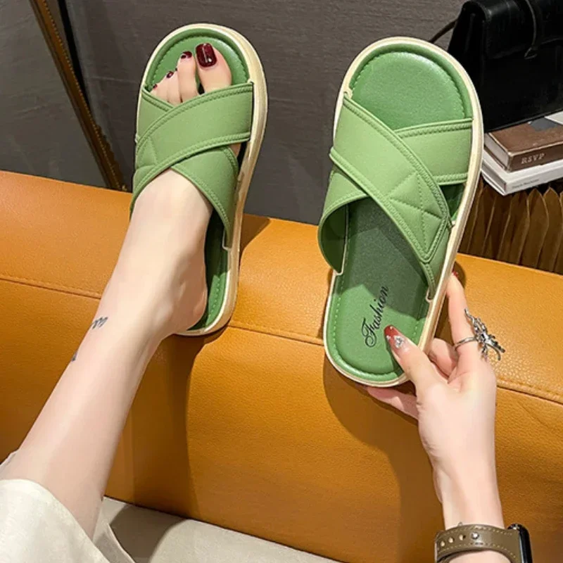 Outdoor Summer 2024 New Fashion High Quality Soft Cross Women's Casual Sandals Thick Bottom Flat Heel Slippers 53b2