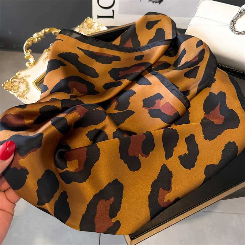Silk Feeling Square Scarf Wen Leopard Print Neckerchief Hair Band Foard Bandana Scarf Tie Shawl Wraps Luxury 70CM Scarf X250319