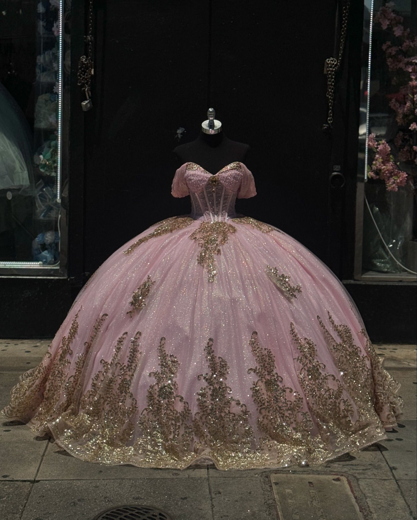 Elegant pink princess dresses gold appliqued off shoulder sparkly vestidos de fiesta quinceanera prom ball gown Sweet 15 Masquerade Dress