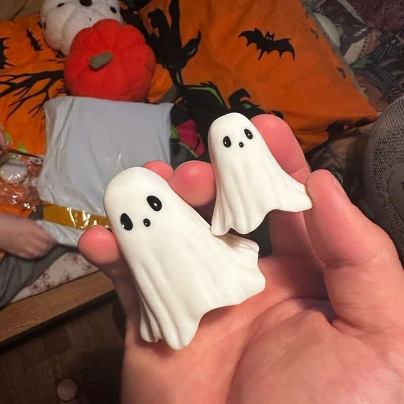 Middle Finger Cute Statue, Ghosts Small Scary Ghost Figurines, Halloween Home Decorations, Coffee Table Centerpieces Shelf