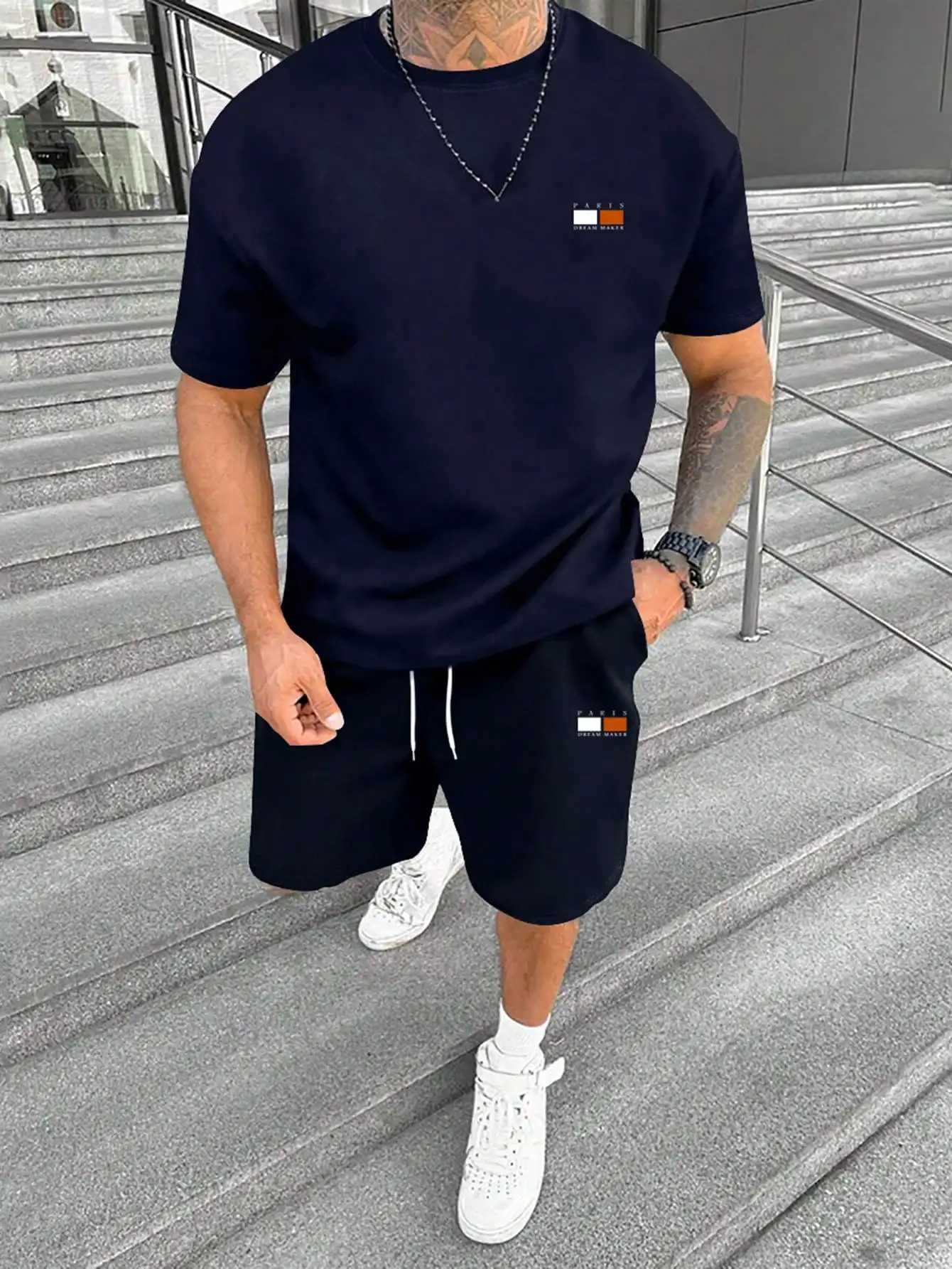 Mens contrasting round neck short sleeved T-shirt with graphic print and drawstring pocket shorts set summer casual set W240902